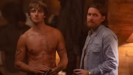 Hart Denton como Chet y James Eddie como Tommy en Dutton Ranch