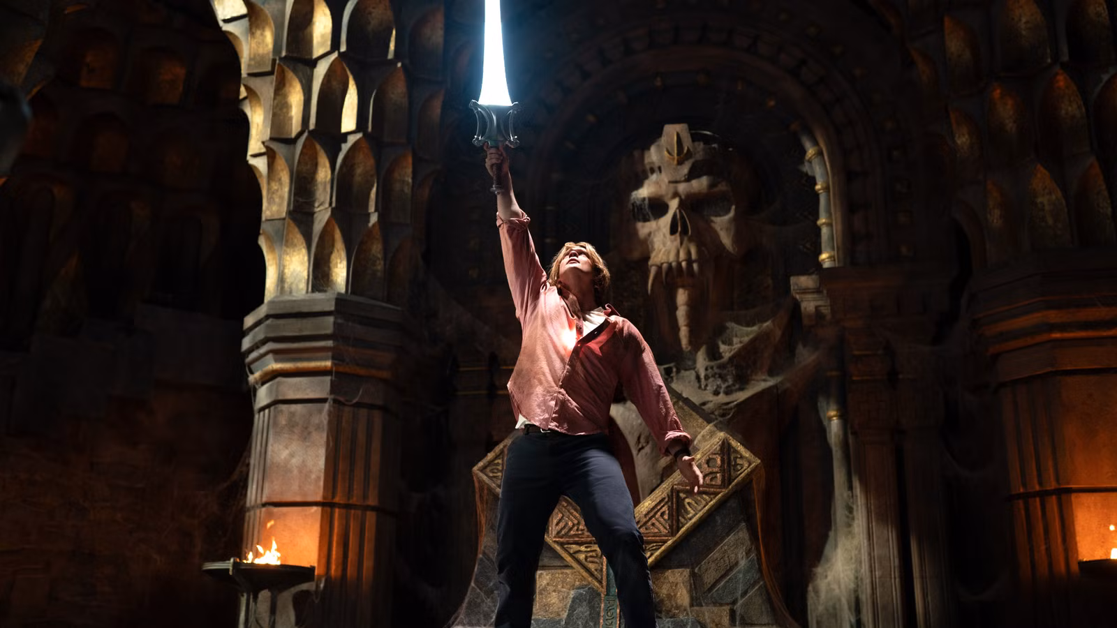 He-Man sosteniendo su espada en Masters of the Universe