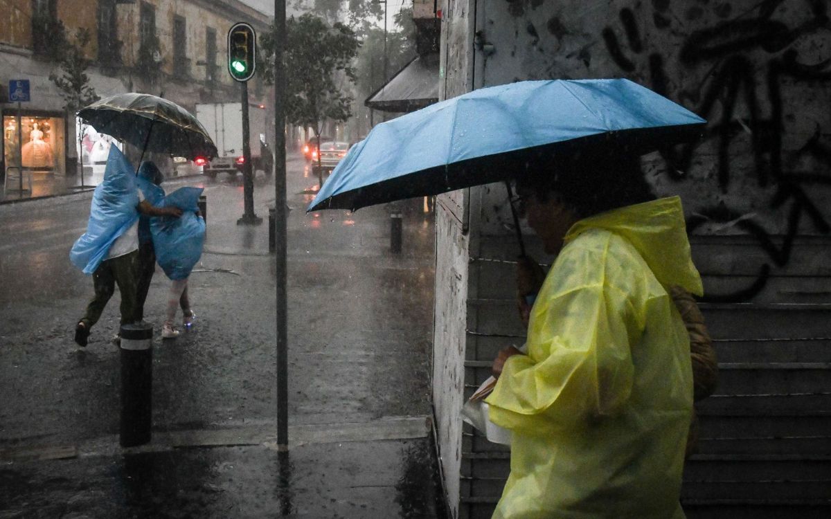 Lluvias en CDMX provocan cortes en el servicio y retrasos en la red del Metro