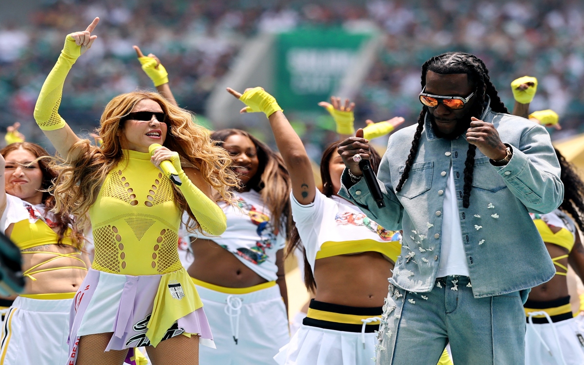 Mundial 2026: Encienden Shakira y Burna Boy la pasión mundialista | Fotogalería