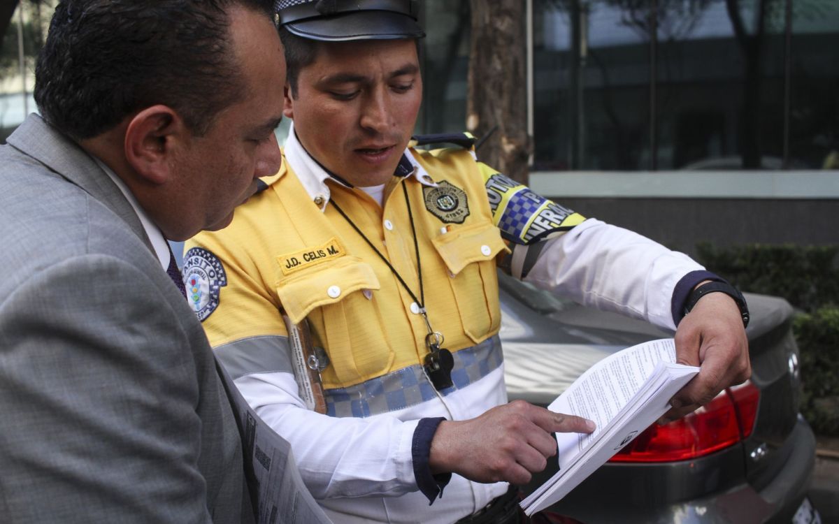 Permiten a policías auxiliares y bancarios imponer multas de tránsito en CDMX