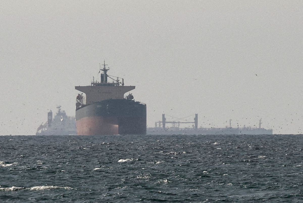 Petrolero de la "flota fantasma" de Rusia es interceptado por el Reino Unido
