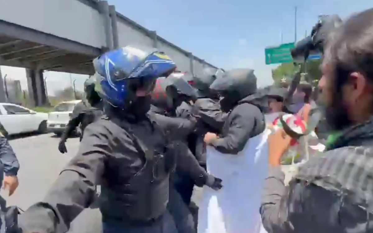 Policías encapsulan a familias buscadoras en Tlalpan