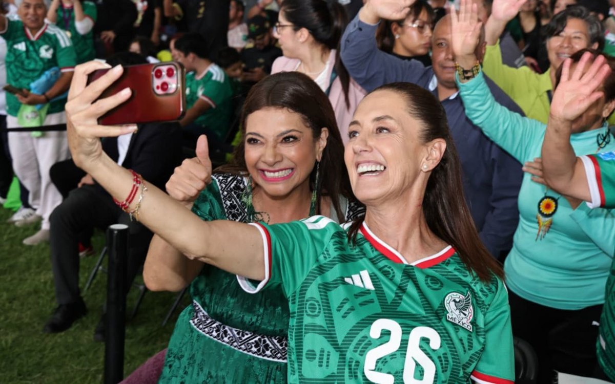Sheinbaum decide no acudir al Fan Fest del Zócalo y acude al del Deportivo Los Galeana