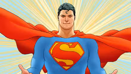 Clark Kent abre los brazos sonriendo con su capa ondeando al viento en All-Star Superman