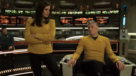 Una y el Capitán Pike sonriendo en Strange New Worlds