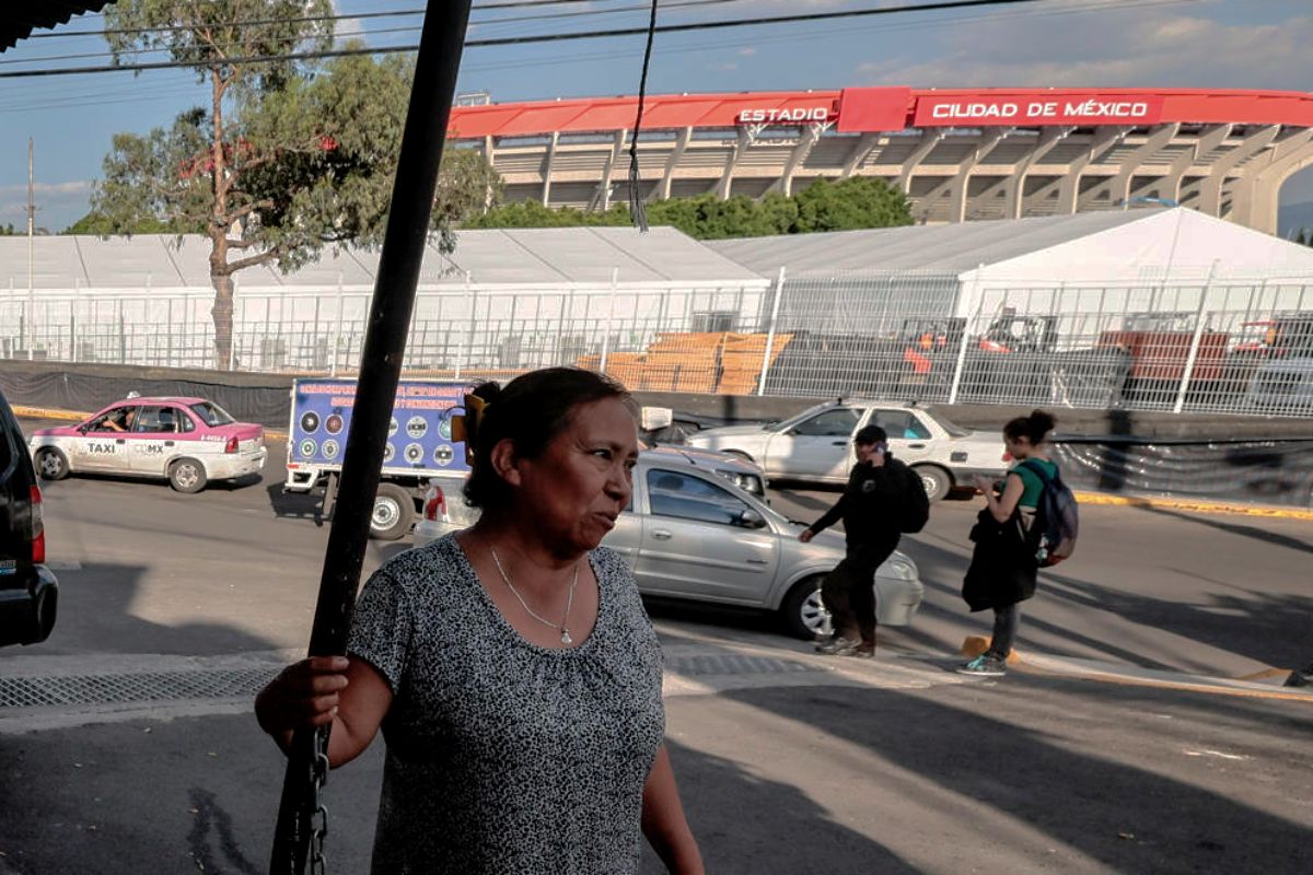 Viven a las puertas del Estadio Azteca, pero al margen del Mundial