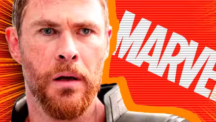 Thor sorprendido por el logo de Marvel.