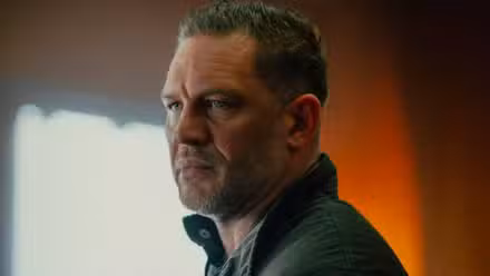 Harry Da Souza (Tom Hardy) luce enojado en la temporada 1 de MobLand