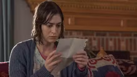 Lizzy Caplan como Annie Wilkes en la temporada 2 de Castle Rock