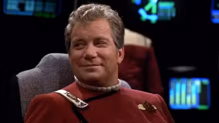 William Shatner como Capitán Kirk