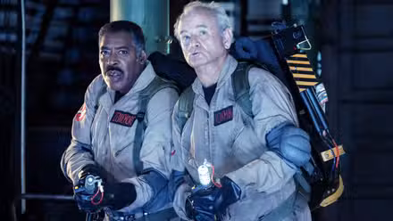 Bill Murray como Venkman y Ernie Hudson como Ray en Los Cazafantasmas Frozen Empire