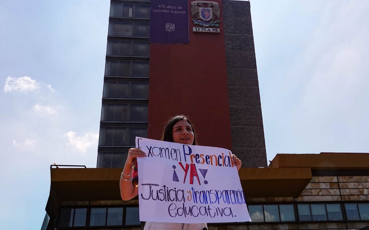 Estudiantes celebran repetir examen en la UNAM tras trampas con IA