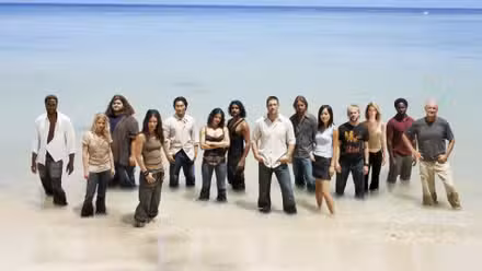 El elenco de Lost parados en una playa.