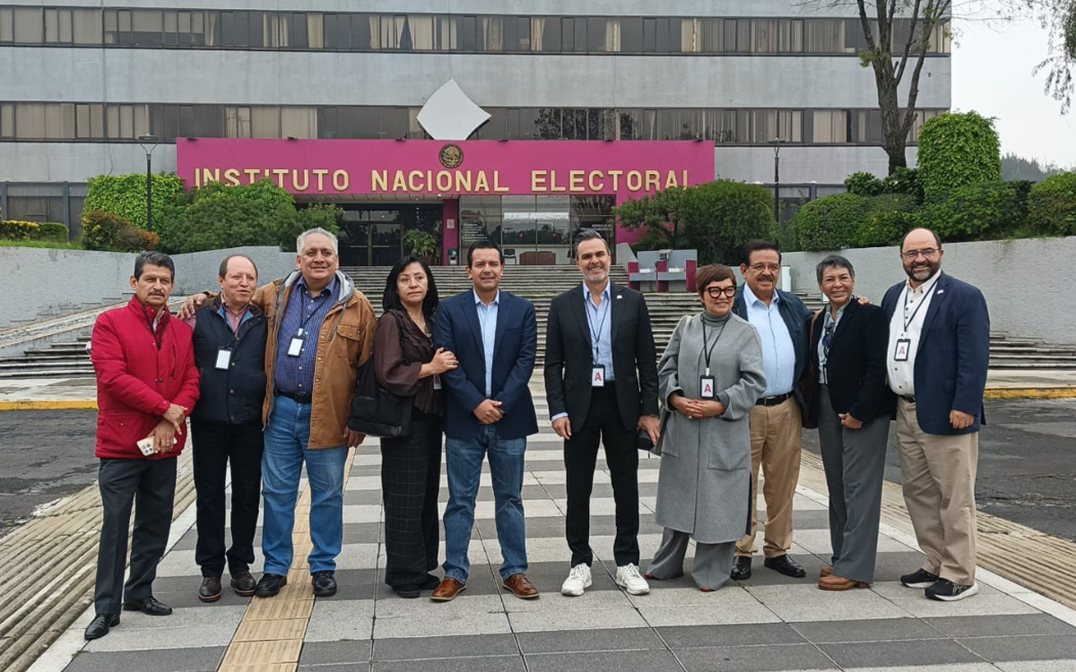 INE entrega oficinas y constancias a los nuevos partidos PAZ y Somos México