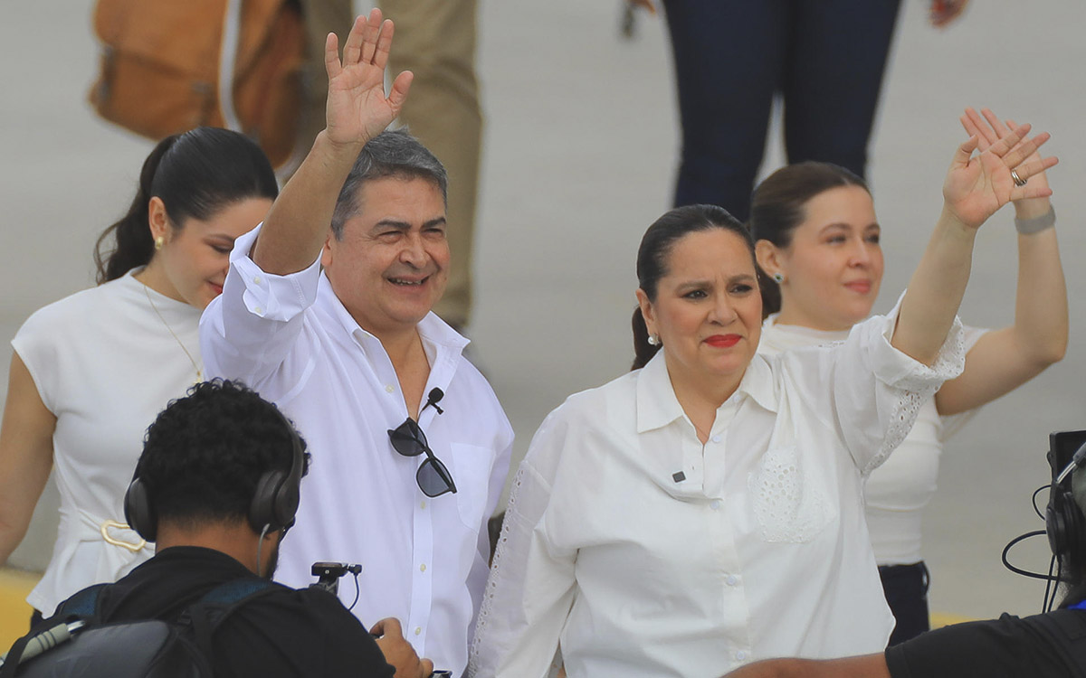 Juan Orlando Hernández vuelve a Honduras tras indulto de Trump; enfrentará proceso judicial