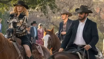 Beth Rip y Carter a caballo en Dutton Ranch