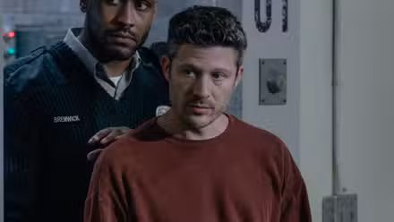Zach Gilford como Elias Voit en Criminal Minds temporada 19, episodio 7.