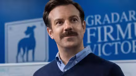 Ted Lasso sonriendo en Ted Lasso