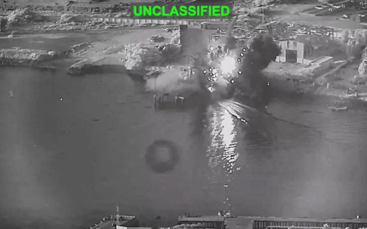 ¿Por qué Trump arremete con drones navales contra la ciudad portuaria iraní de Bandar Abbas?