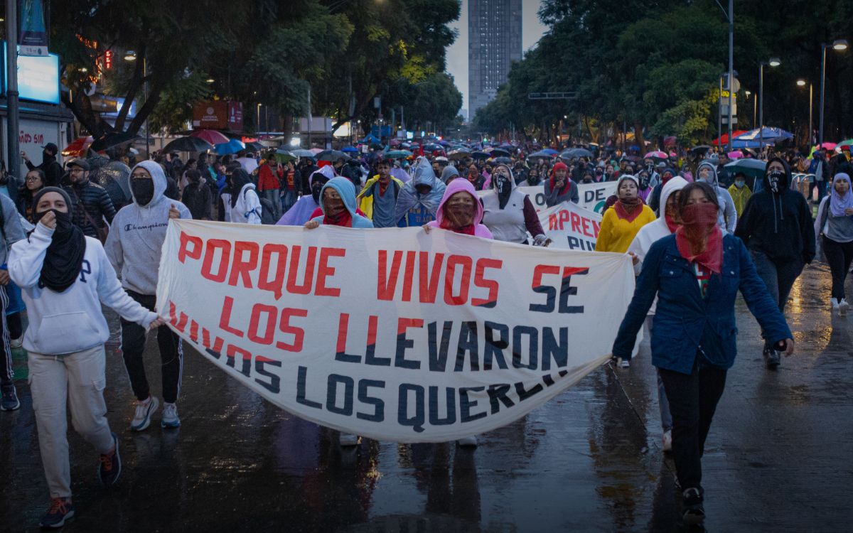 'Que no sea otra vez el uso político del caso Ayotzinapa para desviar la atención': periodista