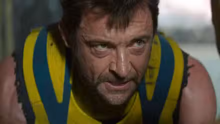 Wolverine de Hugh Jackman mirando enojado a Cassandra Nova en Deadpool & Wolverine