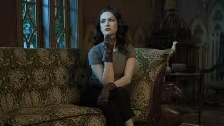 Kate Siegel como Theo en La maldición de Hill House