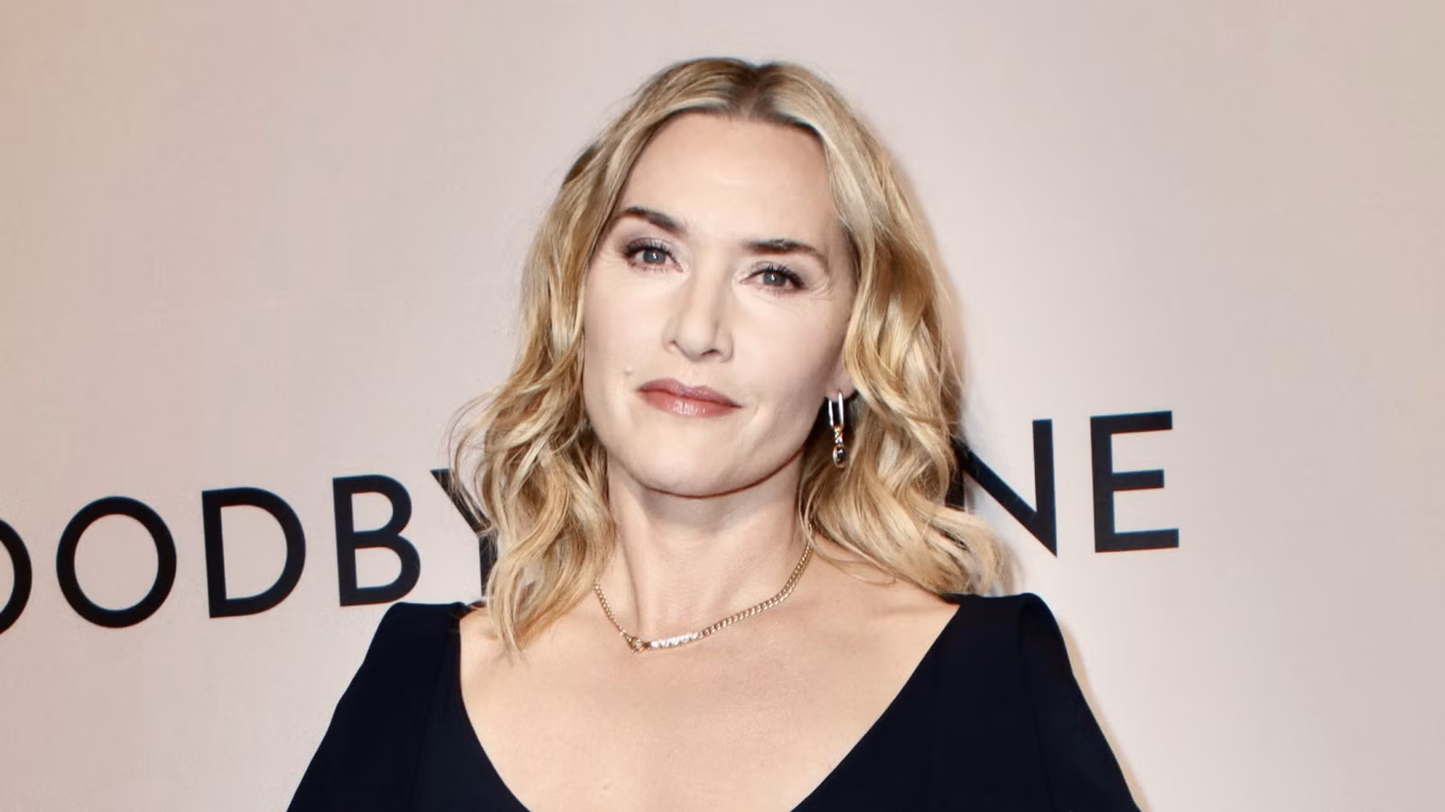 Kate Winslet protagoniza la nueva serie de suspenso tipo Thelma & Louise de Netflix con cronograma de filmación revelado