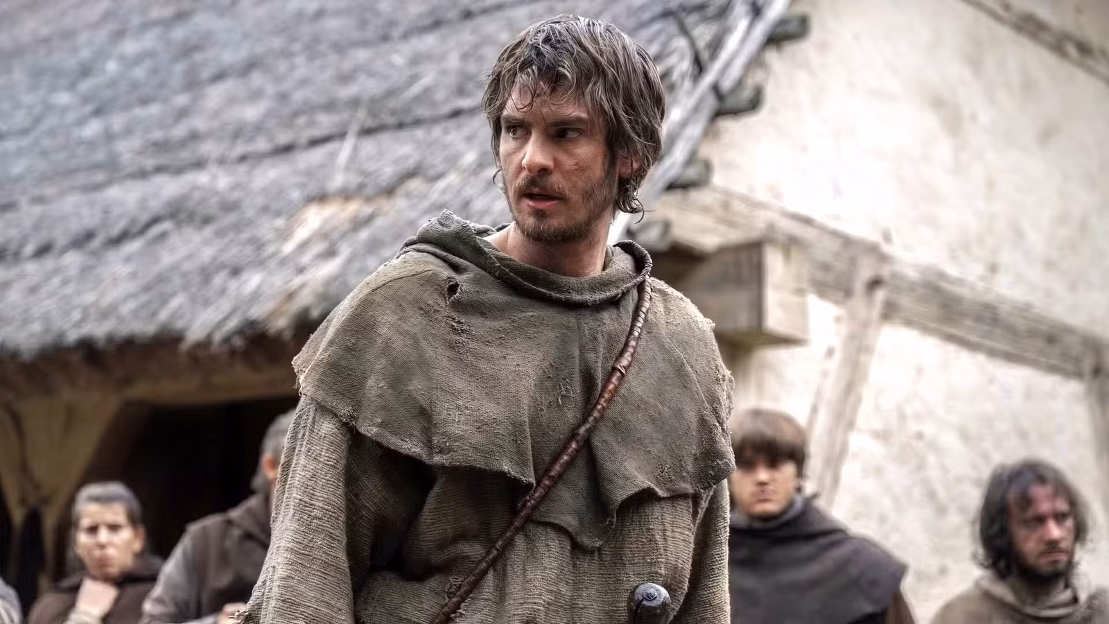 El nuevo thriller de acción de Andrew Garfield es secretamente una película de Robin Hood