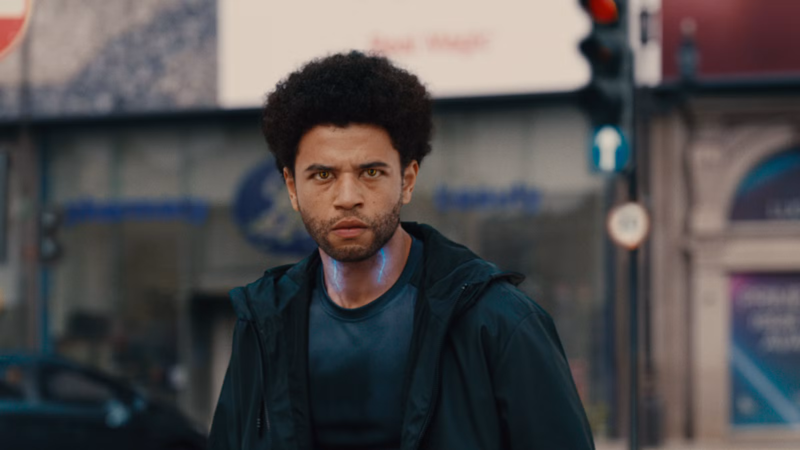 El renovado thriller de ciencia ficción de Netflix con la banda sonora perfecta de Rotten Tomatoes alcanza oficialmente un hito en su filmación