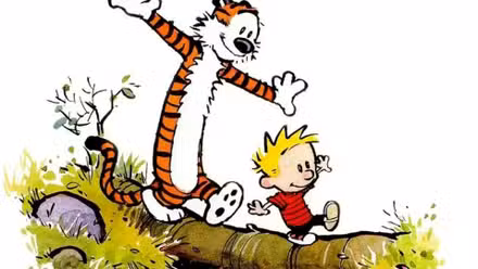 calvin y hobbes caminando sobre un puente de árboles