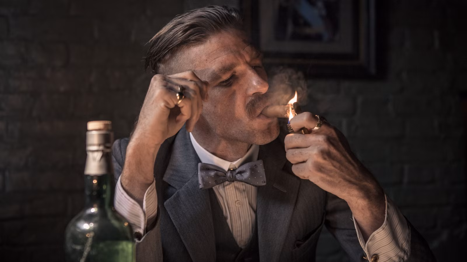La serie de 12 partes 'Band Of Brothers Meets Peaky Blinders' ahora en Prime merece su puntuación 100% de Rotten Tomatoes