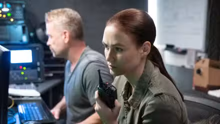 Max Martini y Madison Lintz en Bosch