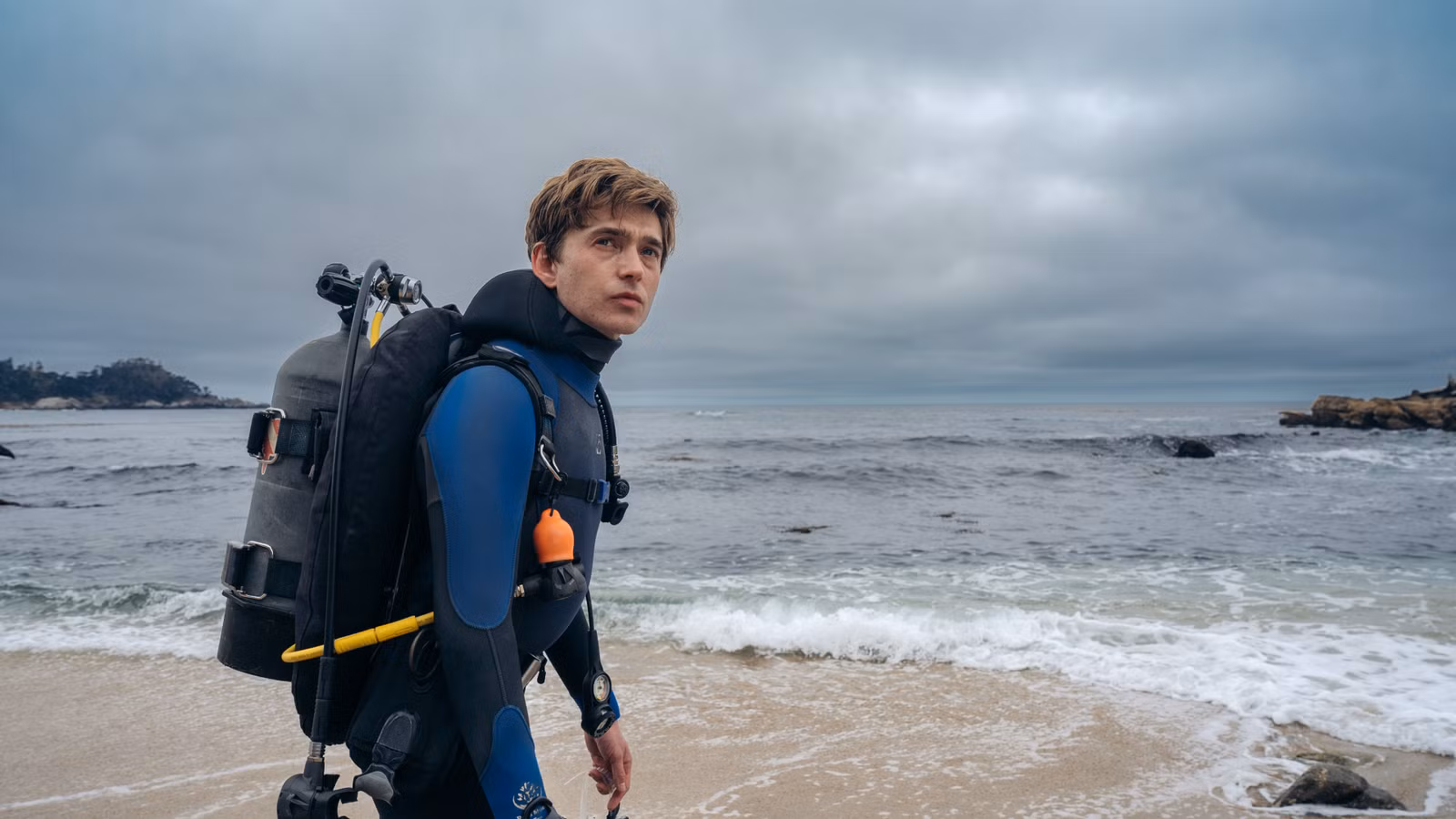 Las lecciones submarinas de Josh Brolin son clave para la supervivencia de Austin Abrams dentro de una ballena en el nuevo tráiler de Whalefall
