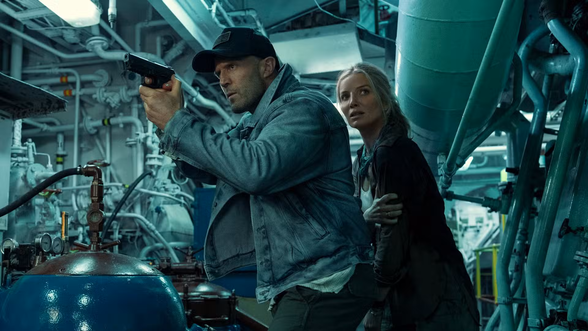 Jason Statham y Annabelle Wallis en Motín