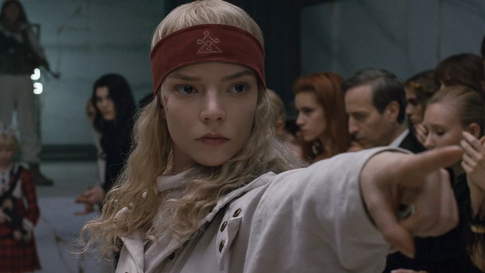 El sacrificio del thriller de Netflix de Anya Taylor-Joy y Chris Evans revelado en nuevas imágenes salvajes