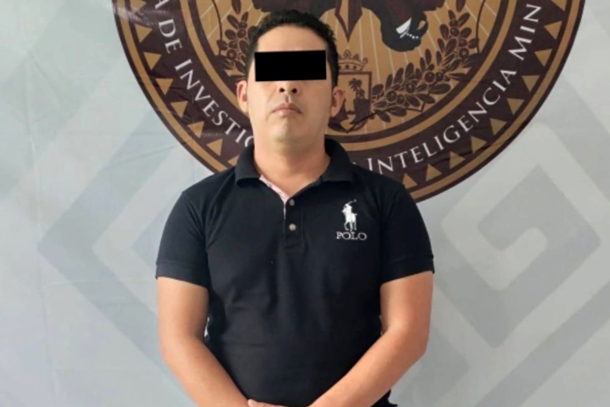 Agente de la FGR es detenido por presunta extorsión a comerciantes en Chiapas