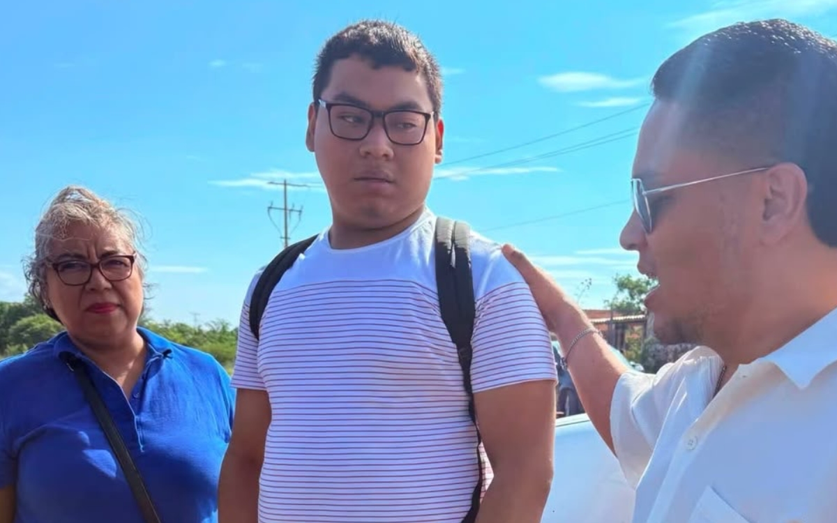 Ángel, joven autista expulsado por la Universidad Bienestar en Oaxaca, regresa a las aulas tras amparo