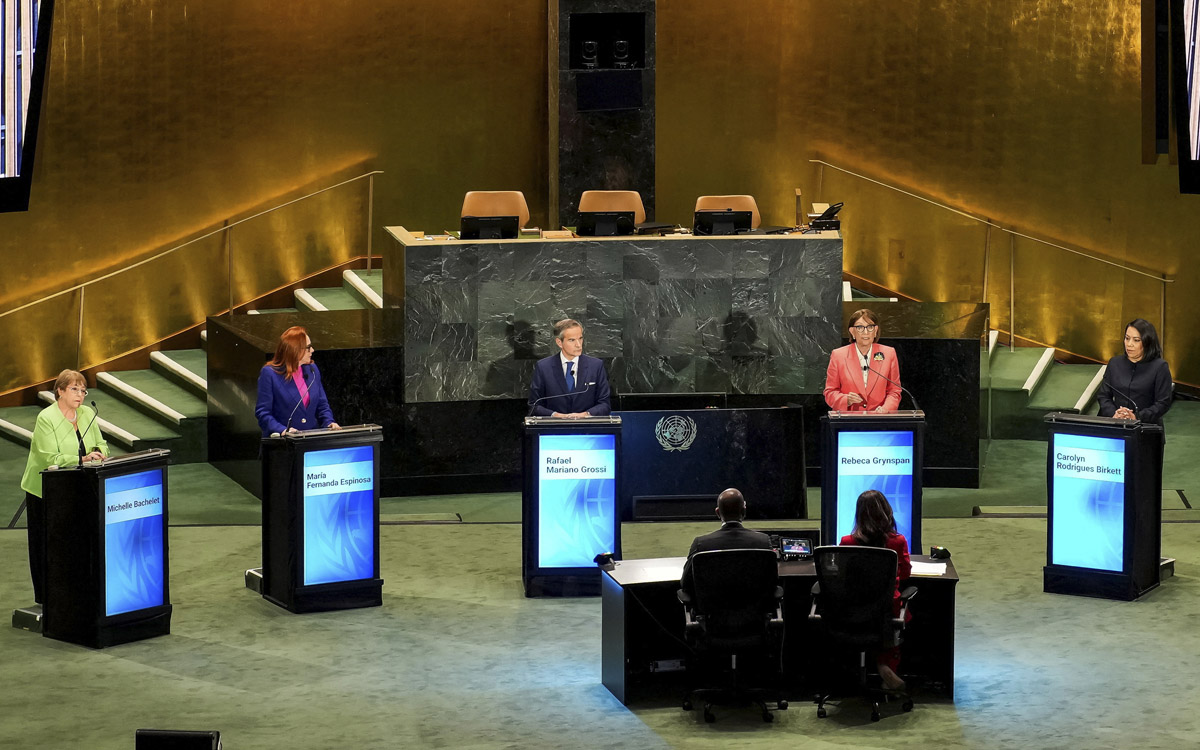 Aristegui en Vivo: Aristegui modera diálogo entre aspirantes a la ONU; prisión a 'El R1'; cae líder del Cártel de los Reyes (03/08/2026)