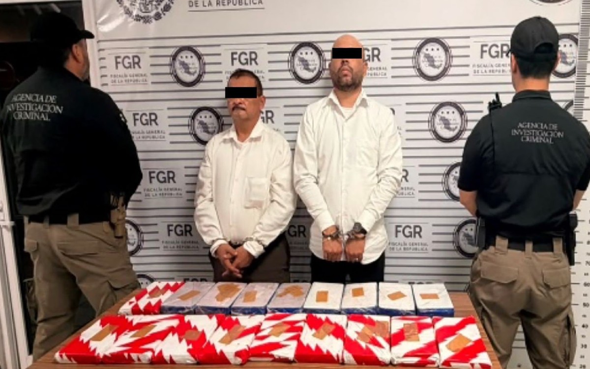 Caen dos choferes de autobús con 10 paquetes de fentanilo y 8 de heroína
