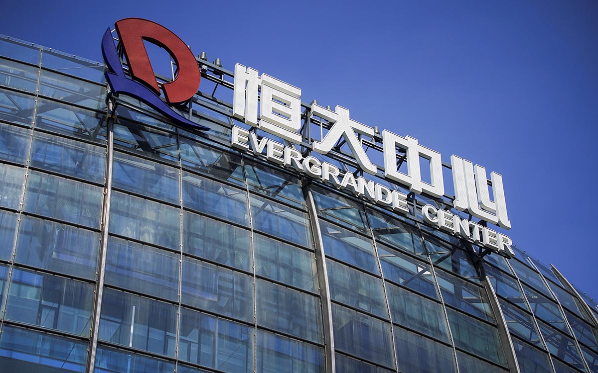 Condenan a cadena perpetua al fundador de Evergrande por fraude y otros delitos en China