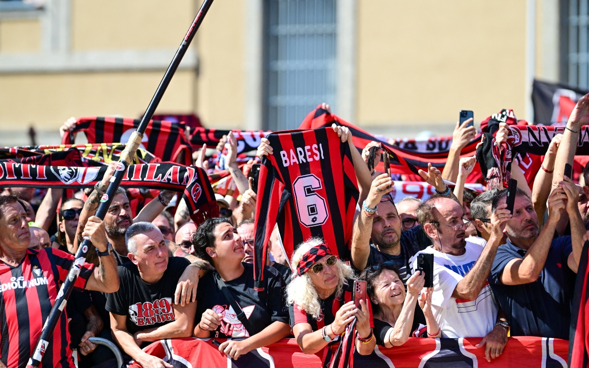 Despiden miles de personas a Franco Baresi en Milan