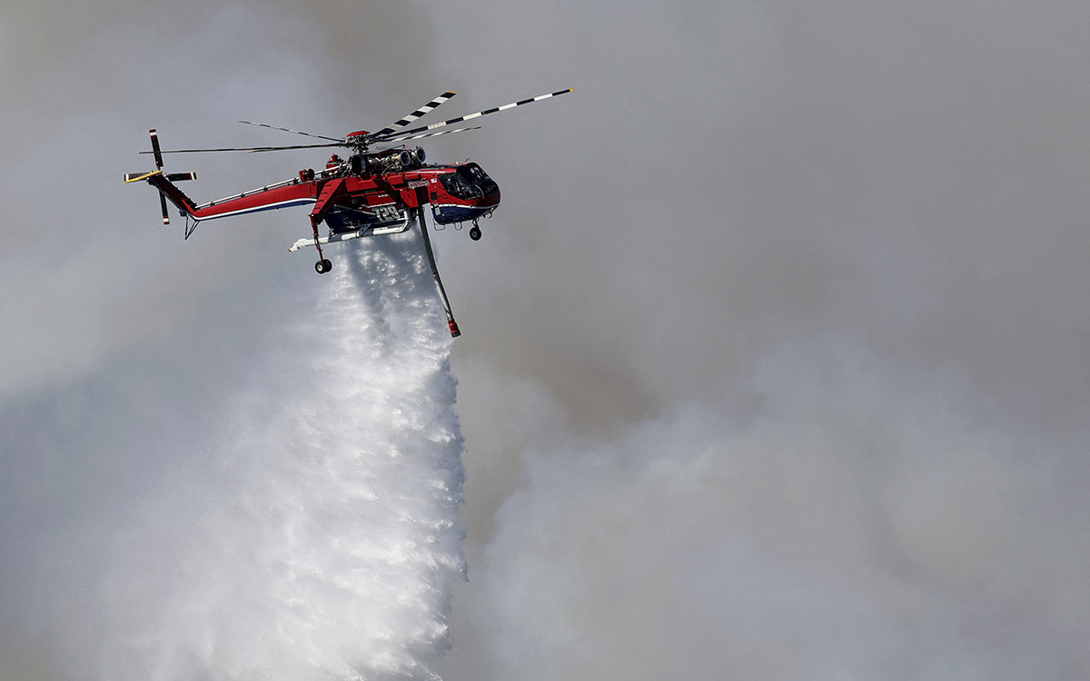 Dos muertos y dos heridos al chocar helicópteros que combatían incendio en Grecia