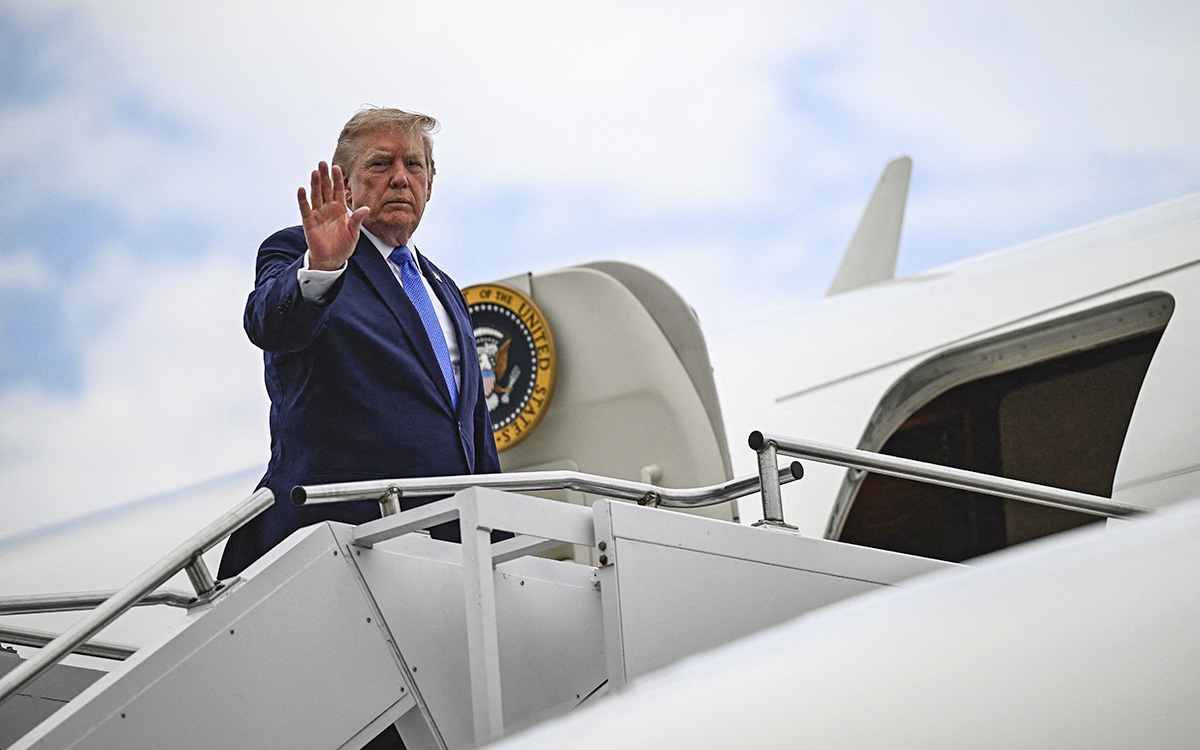 El cambio de avión en secreto: ¿por qué la maniobra para proteger a Trump genera interrogantes de seguridad?