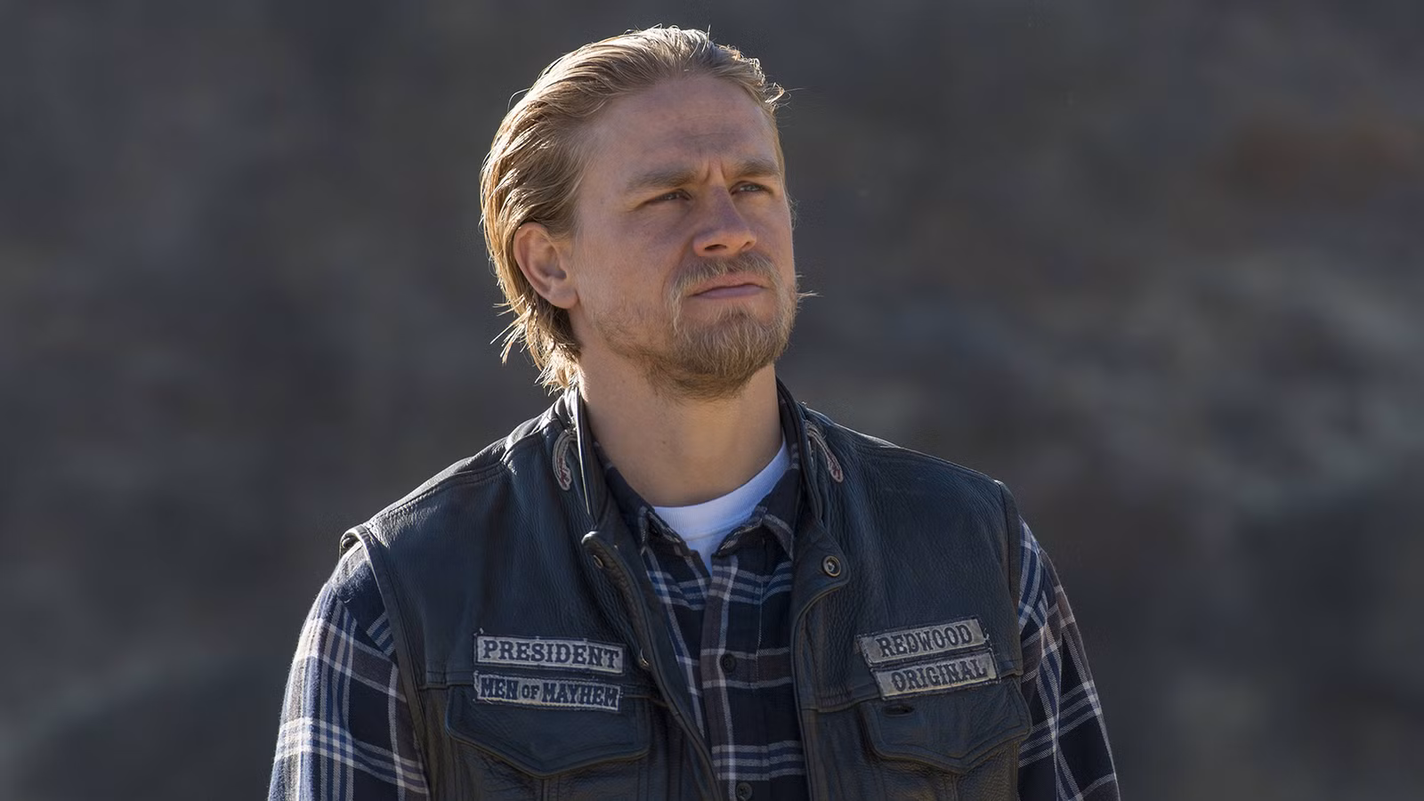 El regreso de Sons Of Anarchy de Charlie Hunnam obtiene la primera respuesta del creador de la franquicia