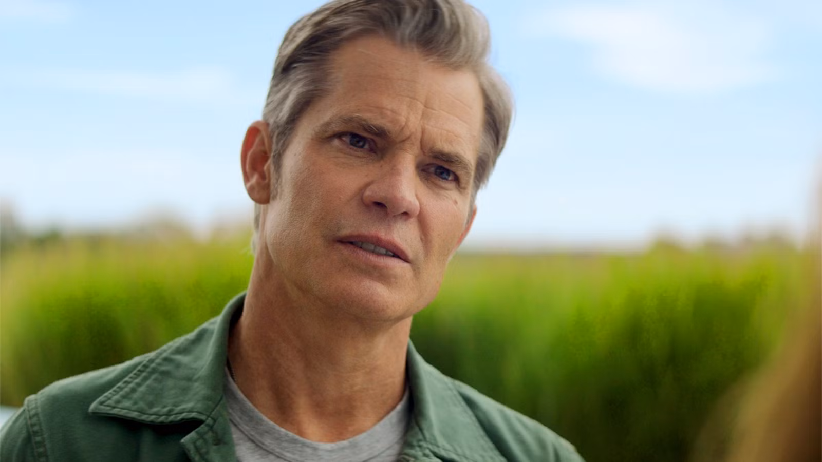 El regreso de Timothy Olyphant es incierto en la exitosa adaptación de la novela más vendida aclarada por el showrunner