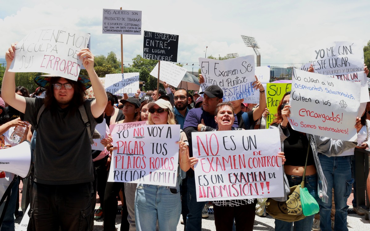 Estudiantes protestan contra examen de control de la UNAM