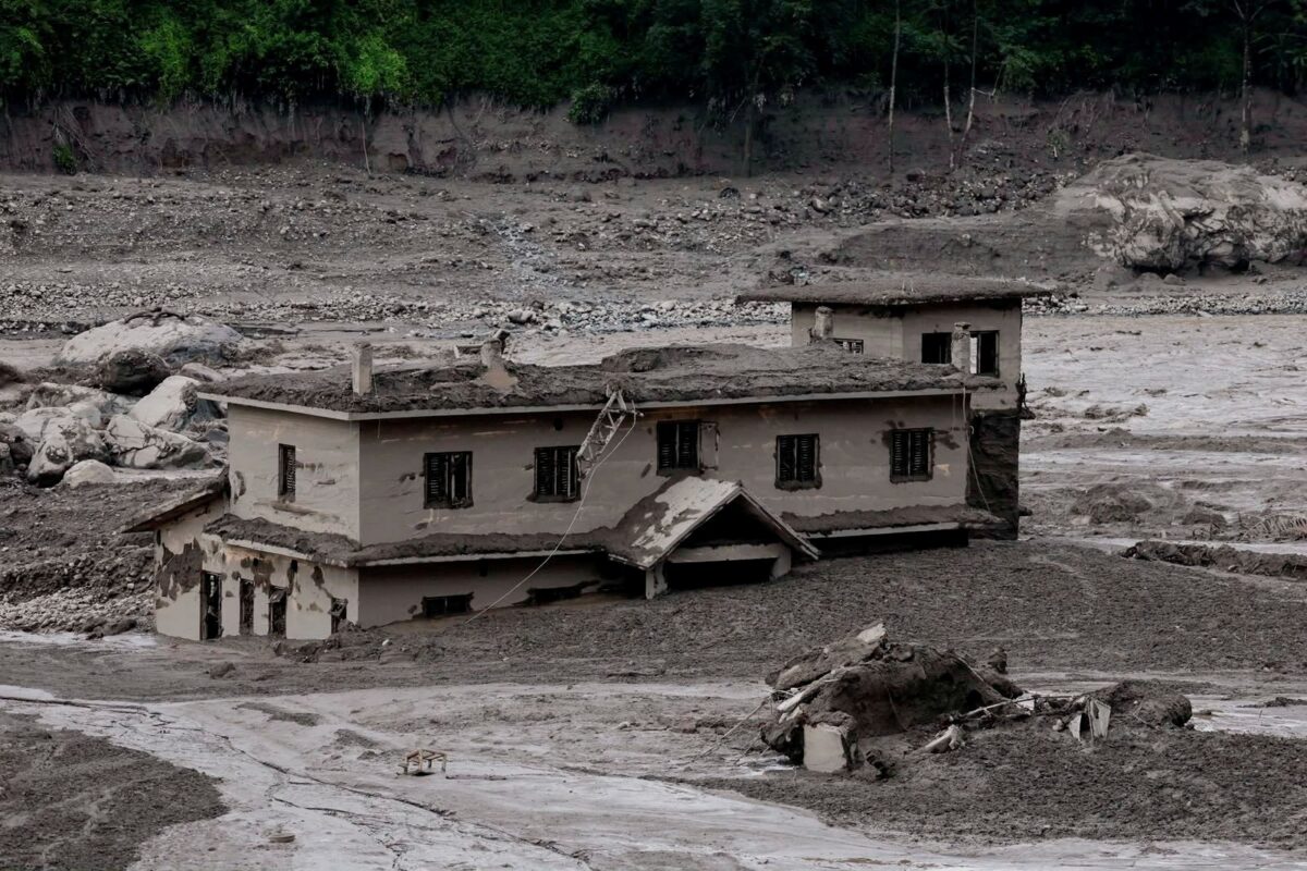 Inundaciones en Nepal suman 359 muertos y cientos desaparecidos