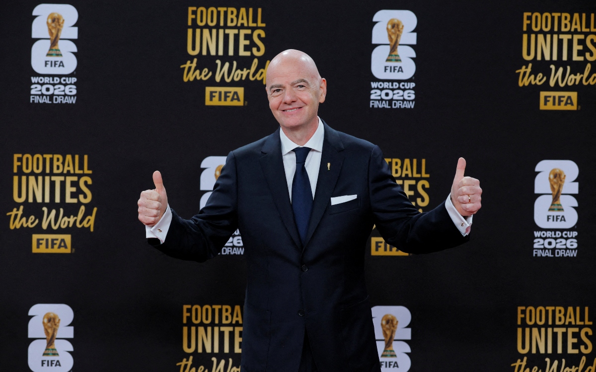Leyendas del futbol mundial mantienen su apoyo total a Infantino