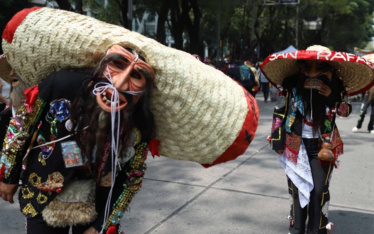 Miles de indígenas toman la Ciudad de México con cultura y demandas